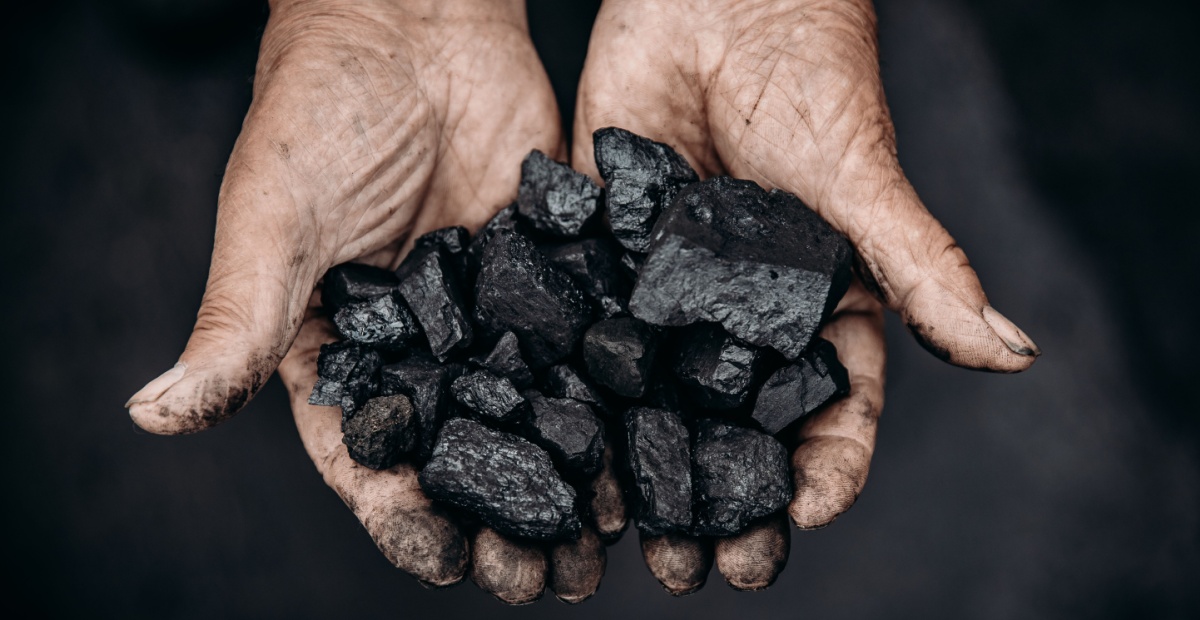 Major super funds accused of still failing on fossil fuels