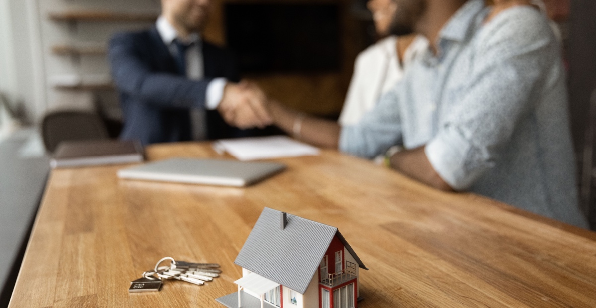 Couple receiving property advice