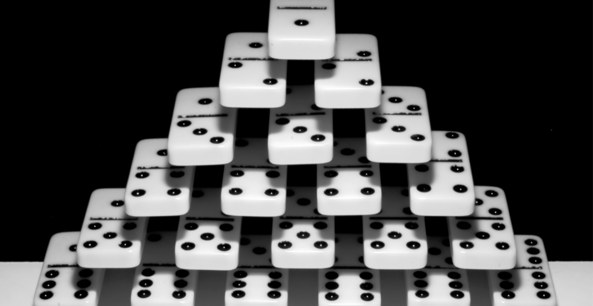 Stacked dominoes
