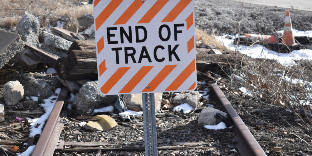End of tracks sign on a railway line